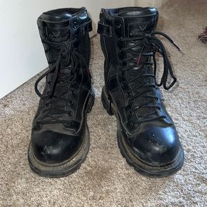 Women’s Thorogood boots. Size 6.5. Used but still great condition.